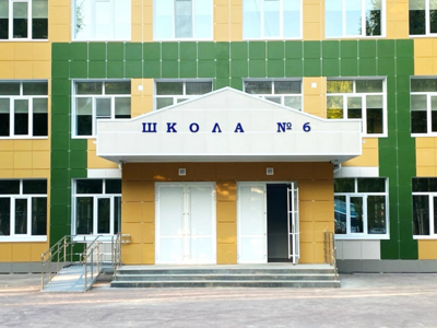 Центральный вход в школу