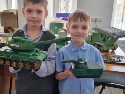 1а класс подготовили поделки ко Дню Защитника Отечества.