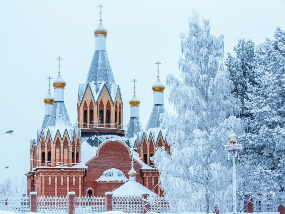 Церковь Рождества Пресвятой Богородицы. 
Храм расположен на улице Узбекистанской. Он построен из красного кирпича и выделяется на фоне других сооружений города оригинальной архитектурой, немного напоминающей стиль московского Кремля.
