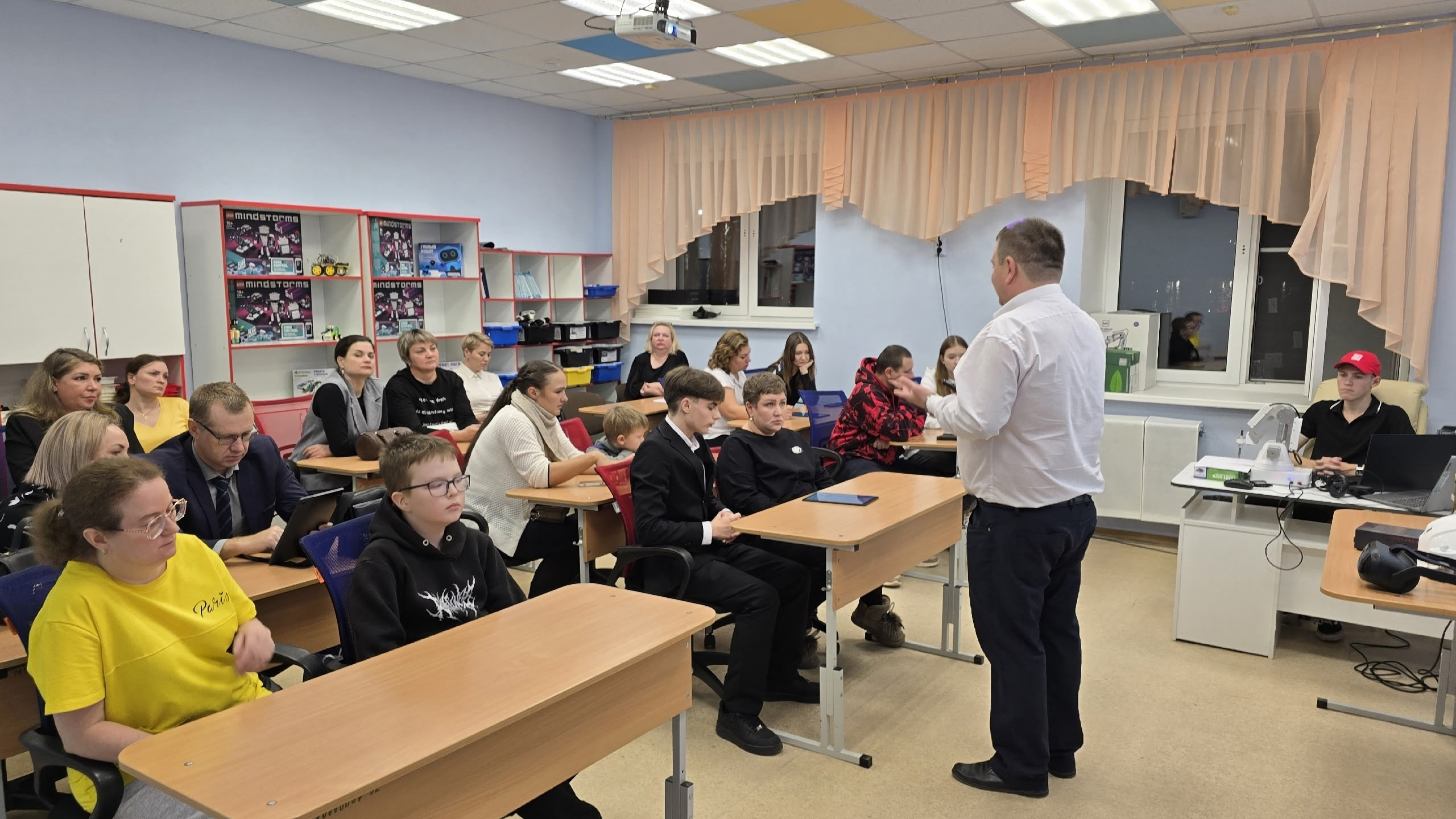 23 октября 2025 года в Центре дополнительного образования состоялось городское родительское собрание по вопросам профориентации школьников.